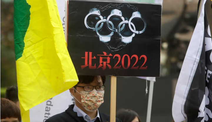 美智库报告呼吁美对华政策加强对人权的关注                                             A report by a U.S. think tank calls for greater focus on human rights in U.S. policy toward China。